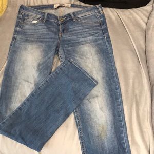 These Hollister jeans no longer fit me